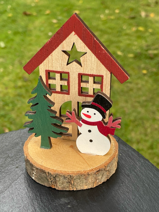 Schneemann Holzhaus Deko