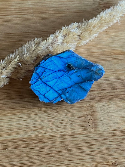 Labradorit Anschliff Rohstein